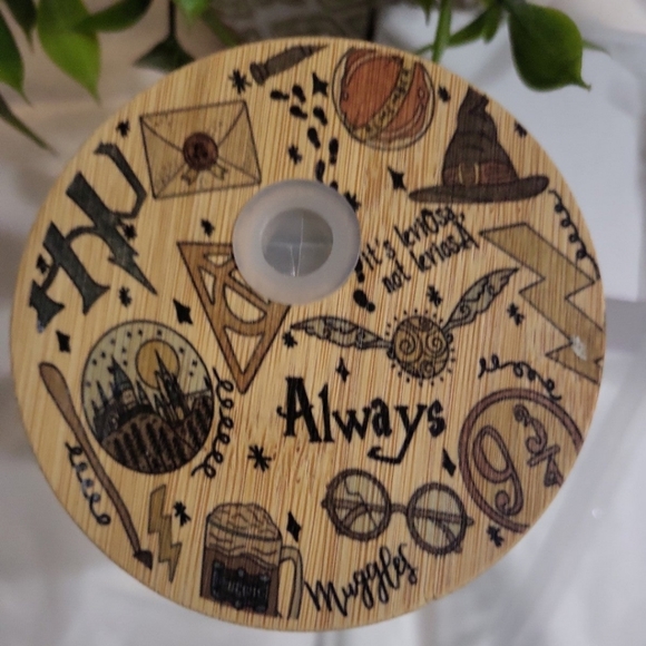 Frosted 20oz Harry Potter tumbler - Picture 4 of 7